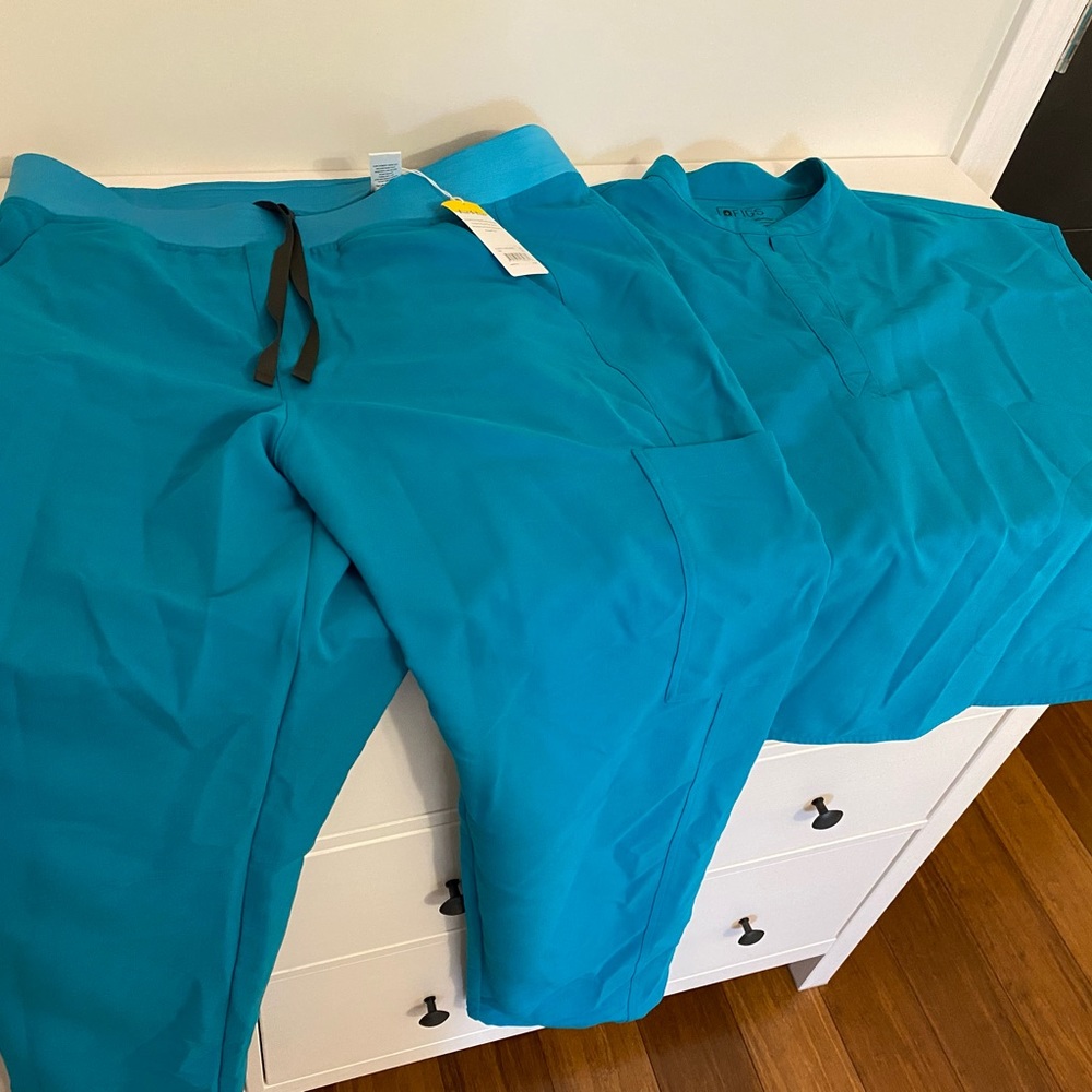 Figs scrubs